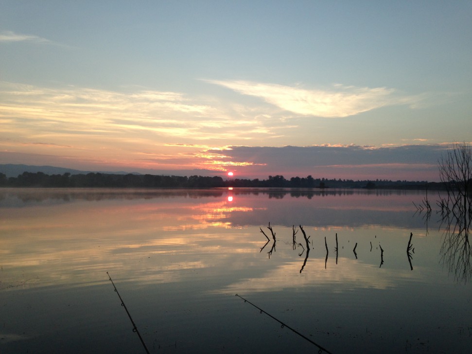 ВОДОЕМЪТ С ТРИТЕ СЛЪНЦА.JPG